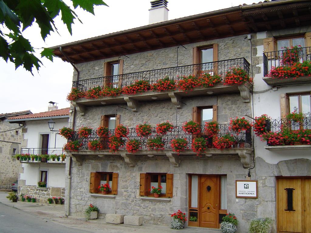 Casa Rural Martxoenea Landetxea Hotel Arruazu Kültér fotó