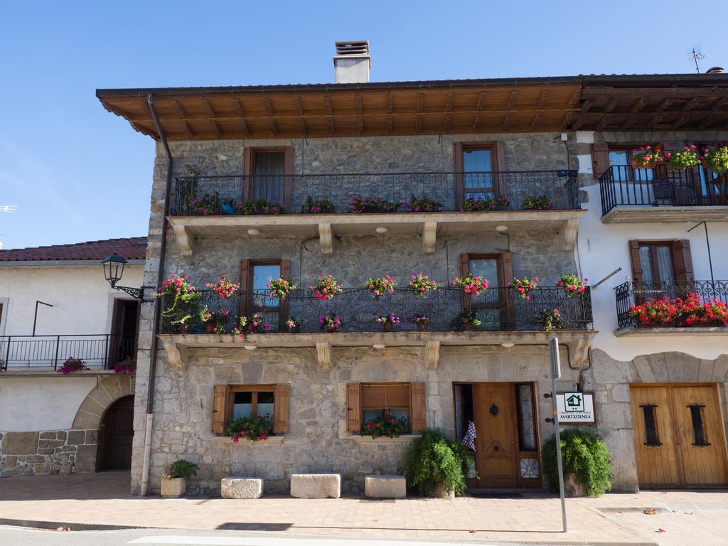 Casa Rural Martxoenea Landetxea Hotel Arruazu Kültér fotó