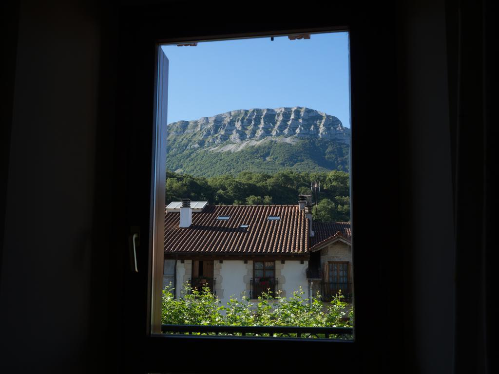 Casa Rural Martxoenea Landetxea Hotel Arruazu Kültér fotó