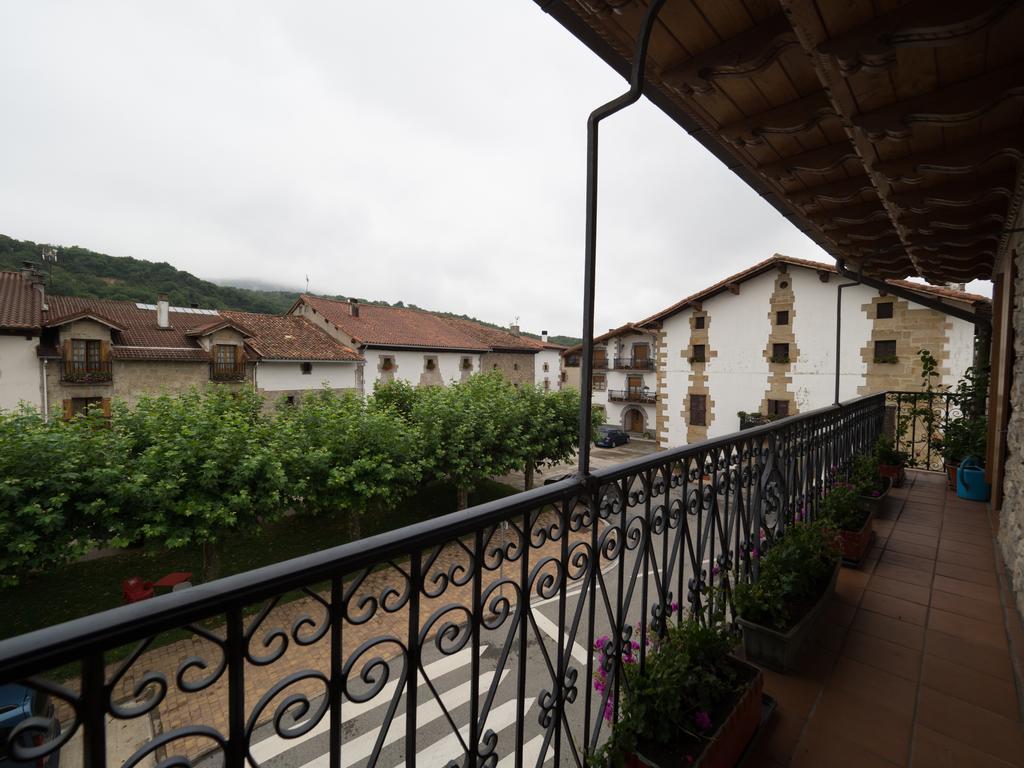 Casa Rural Martxoenea Landetxea Hotel Arruazu Kültér fotó